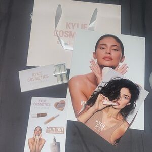 Kylie cosmetics skin tint gift set